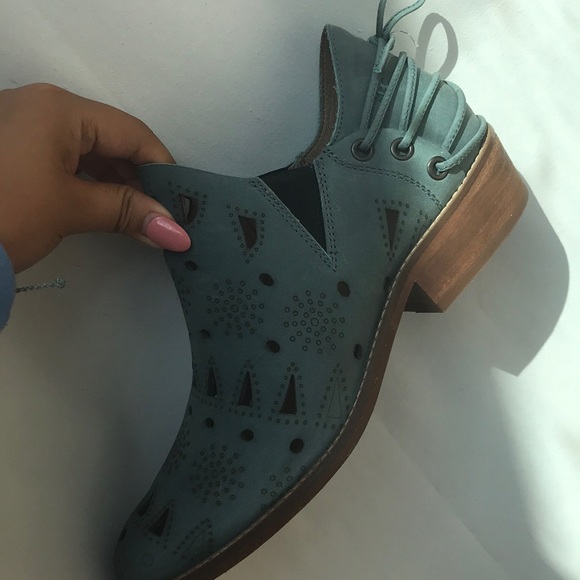 Ankle booties - Picture 2 of 3